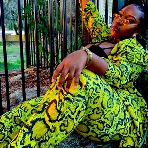 KUHRIZMUH Plus Size Neon Snake print Blazer Set